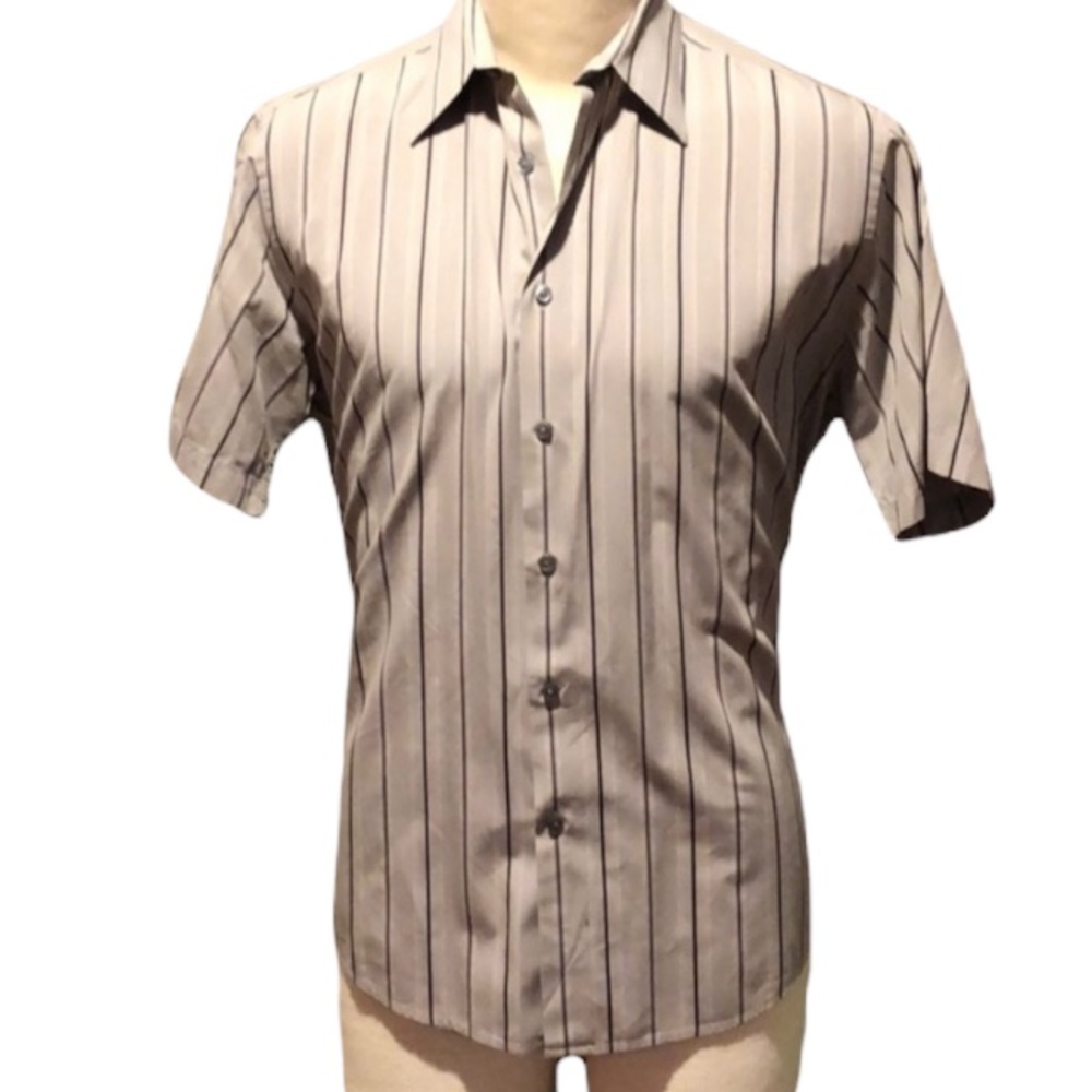Short sleeved shirt
